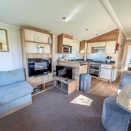 8 Berth Caravan For Hire At St Osyth Beach Ref 28047R Клактън он Сий Екстериор снимка