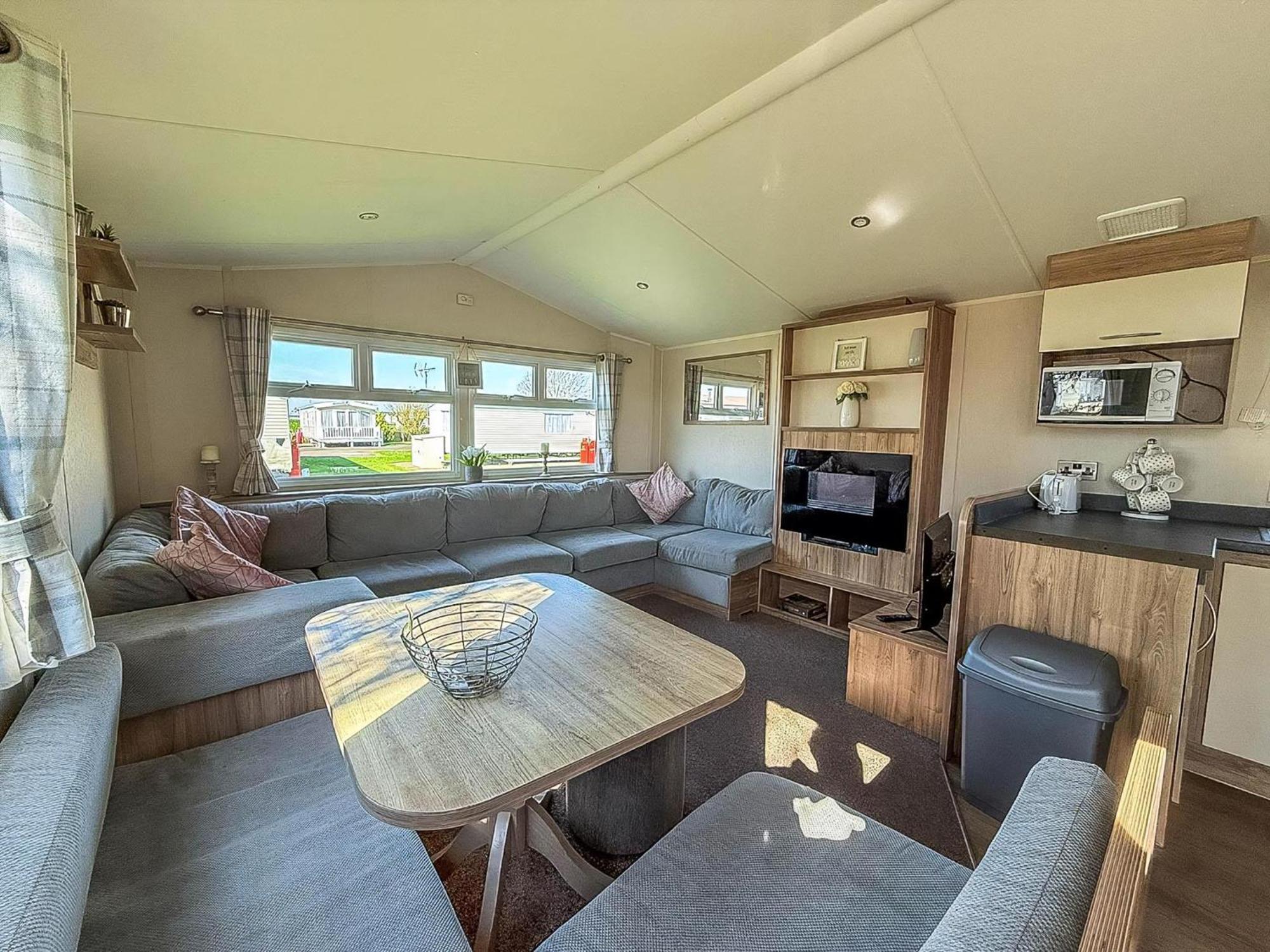 8 Berth Caravan For Hire At St Osyth Beach Ref 28047R Клактън он Сий Екстериор снимка