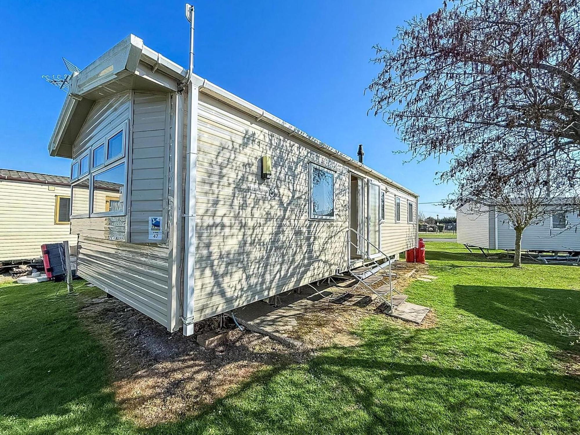 8 Berth Caravan For Hire At St Osyth Beach Ref 28047R Клактън он Сий Екстериор снимка