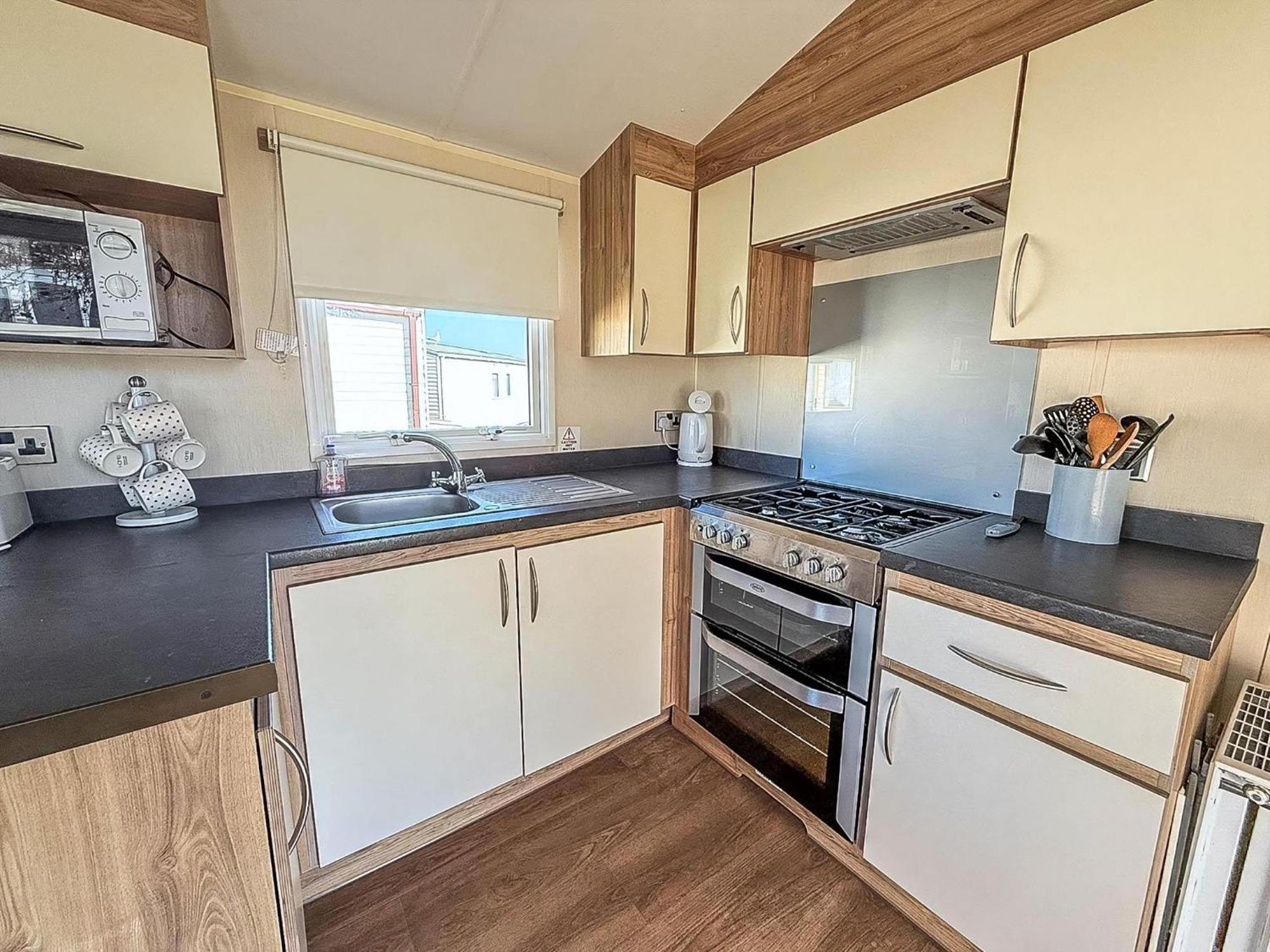 8 Berth Caravan For Hire At St Osyth Beach Ref 28047R Клактън он Сий Екстериор снимка